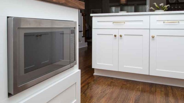 White Shaker cabinets